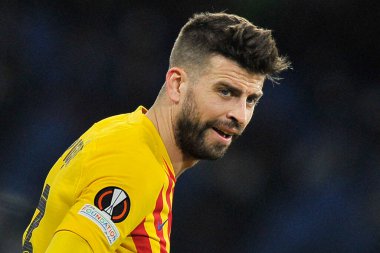 Barcellona 'dan Gerard Pique oyuncusu, Napoli ile Barcellona arasındaki Uefa Europa Ligi karşılaşmasında, Napoli 2, Barcellona 4' ün final maçı. Maç Diego Armando Maradona Stadyumu 'nda oynandı. 