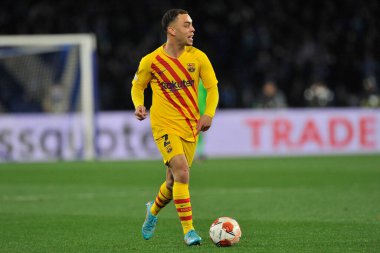 Barcellona 'dan Sergino Dest oyuncusu, Napoli ile Barcellona arasındaki Uefa Avrupa Ligi karşılaşması sırasında, Napoli 2, Barcellona 4' ün final maçı. Maç Diego Armando Maradona Stadyumu 'nda oynandı.