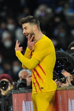 Barcellona 'dan Gerard Pique oyuncusu, Napoli ile Barcellona arasındaki Uefa Europa Ligi karşılaşmasında, Napoli 2, Barcellona 4' ün final maçı. Maç Diego Armando Maradona Stadyumu 'nda oynandı. 