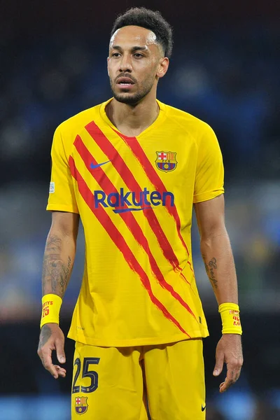 Barcellona 'dan Pierre Emerick Aubameyang, Napoli ile Barcellona arasındaki Uefa Europa Ligi karşılaşmasında, final sonucu Napoli 2, Barcellona 4. Maç Diego Armando Maradona Stadyumu 'nda oynandı.