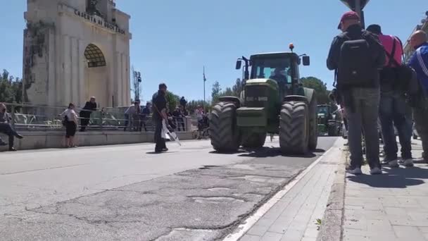 Les Agriculteurs Organisent Cortège Funéraire Lors Une Démonstration Éleveurs Buffles — Video
