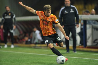 Benevento 'lu Edoardo Masciangelo, Benevento-Pisa maçının Benevento-Pisa maçının ilk maçında Ciro Vigorito Stadyumu' nda oynandı.. 