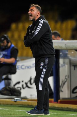 Luca D 'angelo' nun Pisa koçu, Benevento ve Pisa arasındaki Serie B play-off 'ların ilk maçında, Benevento 1, Pisa 0, Ciro Vigorito Stadyumu' nda oynandı..