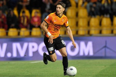 Benevento 'lu Federico Barba oyuncusu, Benevento-Pisa maçının Benevento-Pisa maçının ilk maçında Ciro Vigorito Stadyumu' nda oynandı..