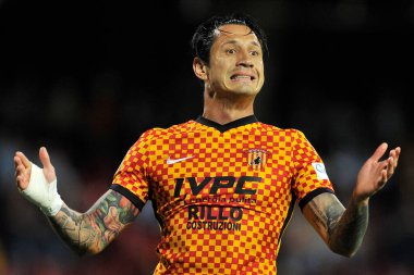 Benevento 'nun Gianluca Lapadula oyuncusu, Benevento-Pisa maçının Benevento-Pisa maçının ilk maçında Ciro Vigorito Stadyumu' nda oynandı..