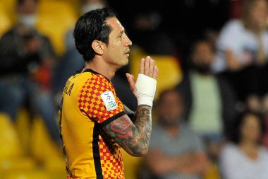 Benevento 'nun Gianluca Lapadula oyuncusu, Benevento-Pisa maçının Benevento-Pisa maçının ilk maçında Ciro Vigorito Stadyumu' nda oynandı..
