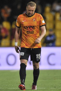 Benevento 'lu Kamil Glik, Benevento-Pisa maçının Benevento-Pisa maçının ilk maçında Ciro Vigorito Stadyumu' nda oynandı.. 