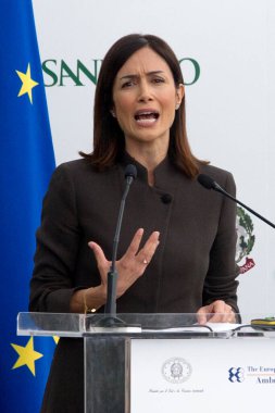 Mara Carfagna 'nın Güney ve İtalya Cumhuriyeti' nin toprak bütünlüğünden sorumlu bakanı, Güney 'e doğru düzenlenen forum sırasında, Akdeniz' in yeni bir jeopolitik, ekonomik ve sosyo-kültürel sezonu için Avrupa stratejisi, Bakanlık tarafından düzenlenmiştir.