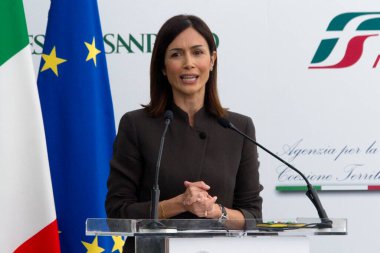 Mara Carfagna 'nın Güney ve İtalya Cumhuriyeti' nin toprak bütünlüğünden sorumlu bakanı, Güney 'e doğru düzenlenen forum sırasında, Akdeniz' in yeni bir jeopolitik, ekonomik ve sosyo-kültürel sezonu için Avrupa stratejisi, Bakanlık tarafından düzenlenmiştir.