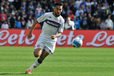Fiorentina 'lı Nicolas Gonzalez, Napoli - Fiorentina final maçı sırasında Diego Armando Maradona Stadyumu' nda oynandı.. 