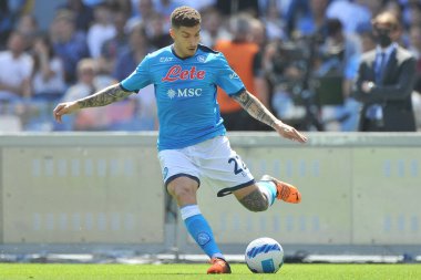 Napoli 'den Giovanni Di Lorenzo, Napoli ile Cenova arasındaki İtalya Serie A ligi final maçı sırasında, Napoli 3, Cenova 0, Diego Armando Maradona Stadyumu' nda oynandı.. 