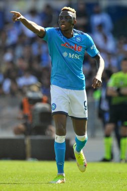 Napoli 'den Victor Osimhen, İtalya Serie A Ligi maçında Napoli - Cenova final maçı, Napoli 3, Cenova 0, Diego Armando Maradona Stadyumu' nda oynandı.. 