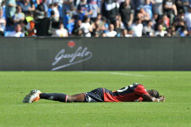 Cenova 'lı Kelvin Yeboah, İtalya Serie A Ligi maçında Napoli - Cenova final maçı, Napoli 3, Cenova 0, Diego Armando Maradona Stadyumu' nda oynandı.. 