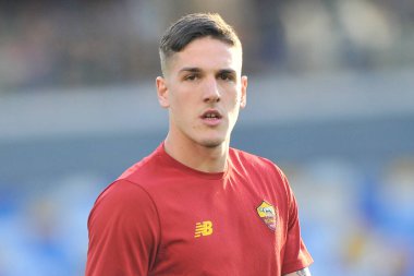 Napoli 'den Amir Rrahmani ve Roma' dan Nicol Zaniolo 'nun oyuncusu, Napoli ile Roma arasındaki İtalya Serie A ligi final maçı sırasında Diego Armando Maradona Stadyumu' nda oynanan Napoli 1, Roma 1.