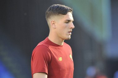 Napoli 'den Amir Rrahmani ve Roma' dan Nicol Zaniolo 'nun oyuncusu, Napoli ile Roma arasındaki İtalya Serie A ligi final maçı sırasında Diego Armando Maradona Stadyumu' nda oynanan Napoli 1, Roma 1.