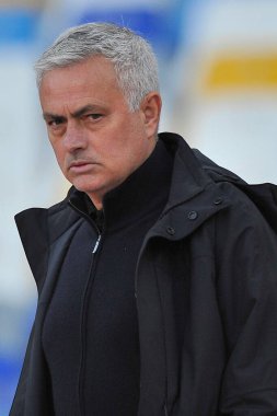 Napoli 'den Amir Rrahmani ve Roma' dan Nicol Zaniolo 'nun oyuncusu, Napoli ile Roma arasındaki İtalya Serie A ligi final maçı sırasında Diego Armando Maradona Stadyumu' nda oynanan Napoli 1, Roma 1.