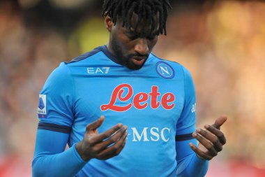 Napoli 'li Frank Anguissa, İtalya Serie A ligi finalinde Napoli - Roma final maçı, Napoli 1, Roma 1, Diego Armando Maradona Stadyumu' nda oynandı.. 