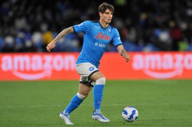 Napoli 'li Alessandro Zanoli, İtalya Serie A ligi finalinde Napoli - Roma final maçı, Napoli 1, Roma 1, Diego Armando Maradona Stadyumu' nda oynandı.. 