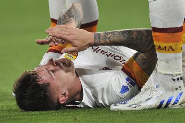Roma 'nın Nicola Zalewski oyuncusu, Napoli ile Roma arasındaki İtalya Serie A ligi final maçı sırasında Diego Armando Maradona Stadyumu' nda oynanan 1.. 