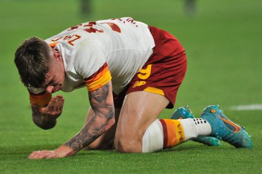 Roma 'nın Nicola Zalewski oyuncusu, Napoli ile Roma arasındaki İtalya Serie A ligi final maçı sırasında Diego Armando Maradona Stadyumu' nda oynanan 1.. 