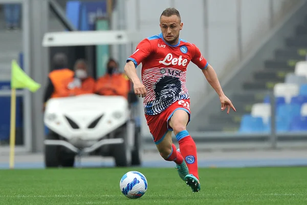 Napoli 'li Stanislav Lobotka oyuncusu, Napoli ile Fiorentina arasındaki İtalyan Serie A ligi maçında, Napoli 2, Fiorentina 3, Diego Armando Maradona Stadyumu' nda oynandı.. 