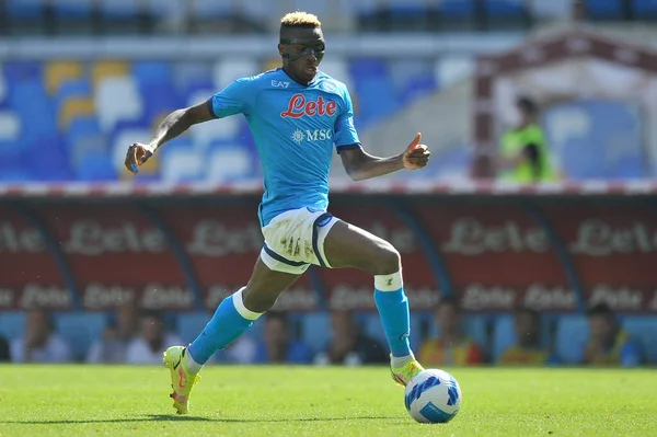 Napoli 'den Victor Osimhen, İtalya Serie A Ligi maçında Napoli - Cenova final maçı, Napoli 3, Cenova 0, Diego Armando Maradona Stadyumu' nda oynandı.. 