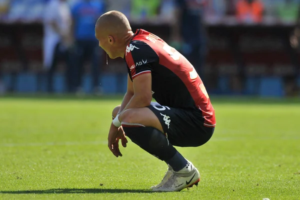 Cenova 'dan Leo Ostigard, İtalya Serie A Ligi maçında Napoli - Cenova final maçı, Napoli 3, Cenova 0, Diego Armando Maradona Stadyumu' nda oynandı..