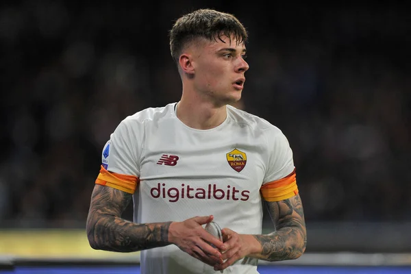 Roma 'nın Nicola Zalewski oyuncusu, Napoli ile Roma arasındaki İtalya Serie A ligi final maçı sırasında Diego Armando Maradona Stadyumu' nda oynanan 1.. 