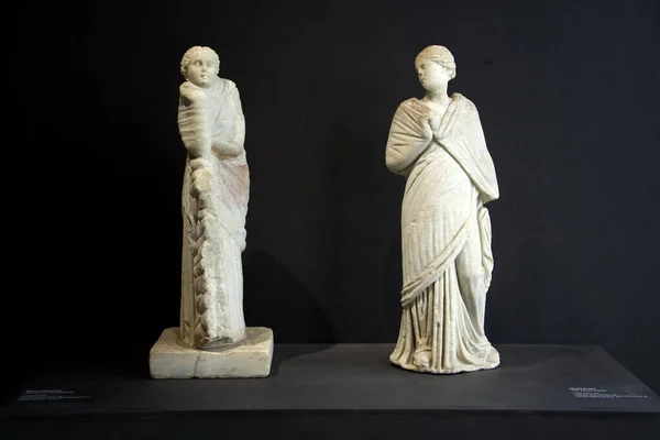 Statue Von Musa Polymnia Und Musa Erato Silber Und Zinn — Stockfoto