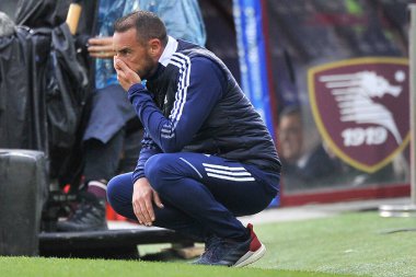 Cagliari 'nin Alessandro Agostini teknik direktörü Salernitana ile Caglairi arasındaki İtalyan SerieA ligi maçında Salernitana 1, Cagliari 1, Arechi Stadyumu' nda oynandı. Benevento, İtalya, 08 Mayıs 2022. 