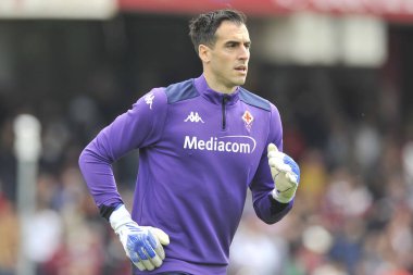 Fiorentina 'dan Antonio Rosati, Salernitana ile Fiorentina arasında oynanan İtalya Serie A ligi maçında Salernitana 2, Fiorentina 1, Arechi Stadyumu' nda oynandı. Salerno, İtalya, 24 Nisan 2022.