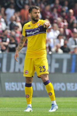 Fiorentina 'dan Lorenzo Venuti, Salernitana ile Fiorentina arasında oynanan İtalya Serie A ligi maçında Salernitana 2, Fiorentina 1, Arechi Stadyumu' nda oynandı. Salerno, İtalya, 24 Nisan 2022.