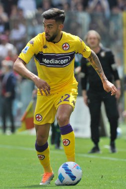 Fiorentina 'lı Nicolas Gonzales, Salernitana - Fiorentina final maçı olan Salernitana 2, Fiorentina 1 ile Arechi Stadyumu' nda oynanan İtalyan Serie A ligi maçında oynadı. Salerno, İtalya, 24 Nisan 2022.
