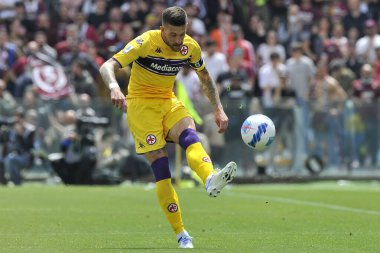 Fiorentina 'lı Nicolas Gonzales, Salernitana - Fiorentina final maçı olan Salernitana 2, Fiorentina 1 ile Arechi Stadyumu' nda oynanan İtalyan Serie A ligi maçında oynadı. Salerno, İtalya, 24 Nisan 2022.