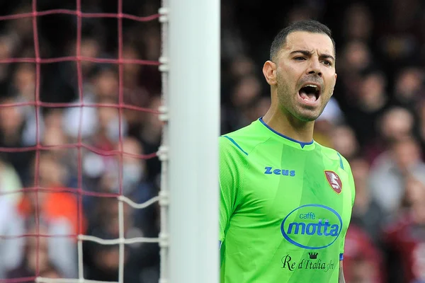Salernitana 'dan Luigi Sepe, İtalya SerieA Ligi' nde Salernitana-Caglairi maçının final maçında, Salernitana 1, Cagliari 1, Arechi Stadyumu 'nda oynandı. Benevento, İtalya, 08 Mayıs 2022. 