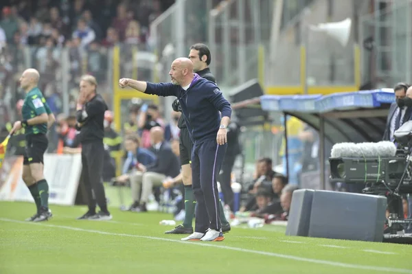 フィオレンティーナのヴィンチェンツォ イタリアーノ監督は イタリアのセリエAの試合中にSalernitanaとFiorentinaの最終結果 Salernitana Fiorentina 1の間のリーグは Arechiスタジアムで試合を行いました サレルノ イタリア 2022年4月24日 — ストック写真