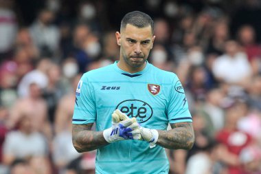 Salernitana 'dan Luigi Sepe, Salernitana ile Venezia arasında oynanan İtalya Serie A ligi maçında, Salernitana 2, Venezia 1, Arechi Stadyumu' nda oynandı. Salerno, İtalya, Mayıs 05, 2022. 