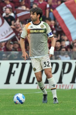 Venezia 'lı Pietro Ceccaroni, Salernitana ile Venezia arasında oynanan İtalya Serie A ligi maçında, Salernitana 2, Venezia 1, Arechi Stadyumu' nda oynanan maç. Salerno, İtalya, Mayıs 05, 2022. 