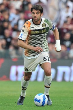 Venezia 'lı Pietro Ceccaroni, Salernitana ile Venezia arasında oynanan İtalya Serie A ligi maçında, Salernitana 2, Venezia 1, Arechi Stadyumu' nda oynanan maç. Salerno, İtalya, Mayıs 05, 2022. 
