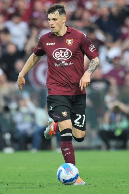 Salernitana 'lı Nadir Zortea oyuncusu, Salernitana ile Venezia arasında oynanan İtalya Serie A ligi maçında, Salernitana 2, Venezia 1, Arechi Stadyumu' nda oynanan karşılaşma. Salerno, İtalya, Mayıs 05, 2022. 
