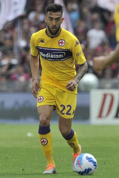 Fiorentina 'lı Nicolas Gonzales, Salernitana - Fiorentina final maçı olan Salernitana 2, Fiorentina 1 ile Arechi Stadyumu' nda oynanan İtalyan Serie A ligi maçında oynadı. Salerno, İtalya, 24 Nisan 2022.