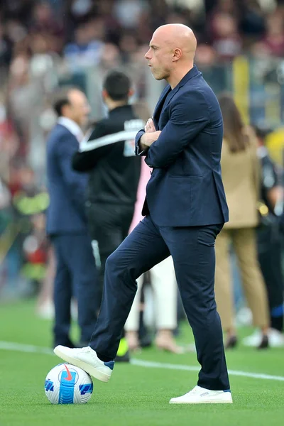 ヴェネツィアのアンドレア ソンシン監督は イタリアのセリエAの試合中にサレルニターナ対ヴェネツィアの最終結果 サレルニターナ2 ヴェネツィア1との間のリーグは アレッチスタジアムで行われた試合 サレルノ イタリア 2022年5月5日 — ストック写真