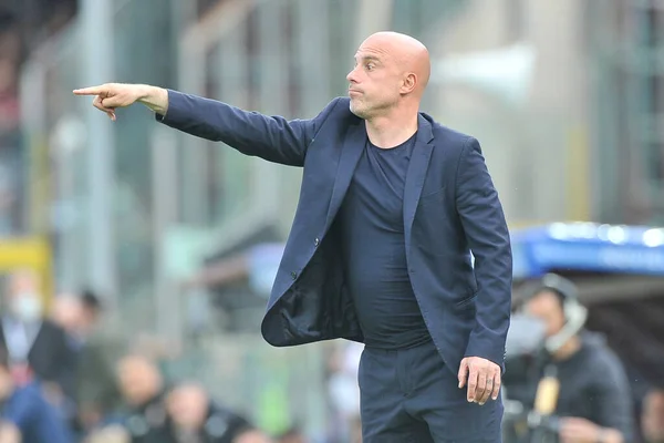 ヴェネツィアのアンドレア ソンシン監督は イタリアのセリエAの試合中にサレルニターナ対ヴェネツィアの最終結果 サレルニターナ2 ヴェネツィア1との間のリーグは アレッチスタジアムで行われた試合 サレルノ イタリア 2022年5月5日 — ストック写真