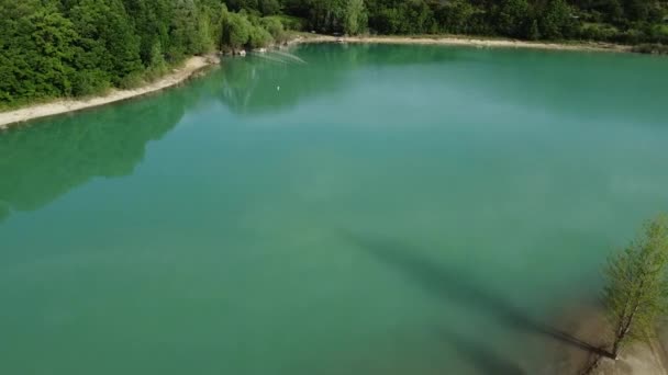 Λίμνη Του Castel San Vincenzo Μια Τεχνητή Τυρκουάζ Λίμνη Που — Αρχείο Βίντεο