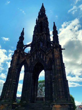  Görkemli Şato 'nun muhteşem manzarası, çok uzaklardan, güzel bir doğası var.