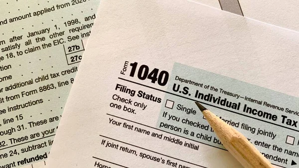 1040 US individual tax form with pencil. Tax concept. — Zdjęcie stockowe