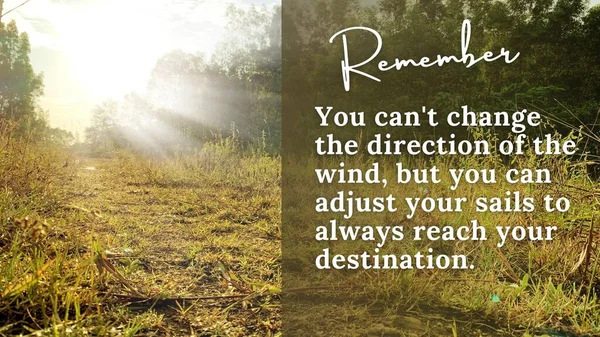 Inspirerend citaat - Ik kan de windrichting niet veranderen, maar ik kan mijn zeilen aanpassen om altijd mijn bestemming te bereiken. Met felle zon en park achtergrond. — Stockfoto