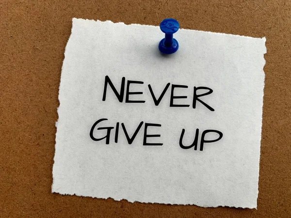 Never give up text on white notepad — Stock Photo, Image