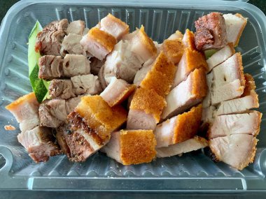 Sipariş için domuz rostosunu yakın. Asya gıda kavramı