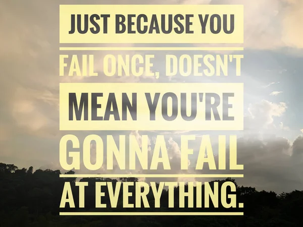 Мотиваційна та натхненна цитата - тільки тому, що ви зазнаєте невдачі один раз, не означає, що ви збираєтеся провалитися у всьому. Небесний фон. Мотиваційна концепція — стокове фото